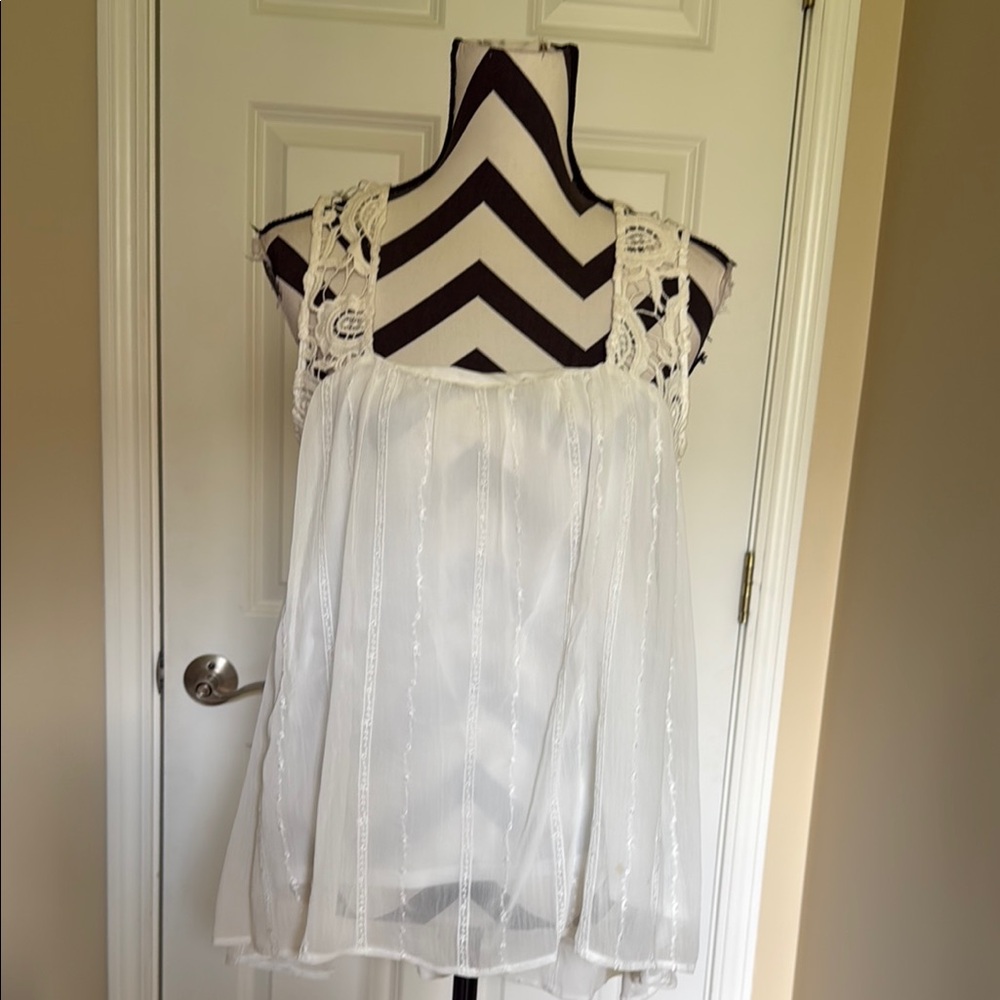 Elegant White Lace Women's Top